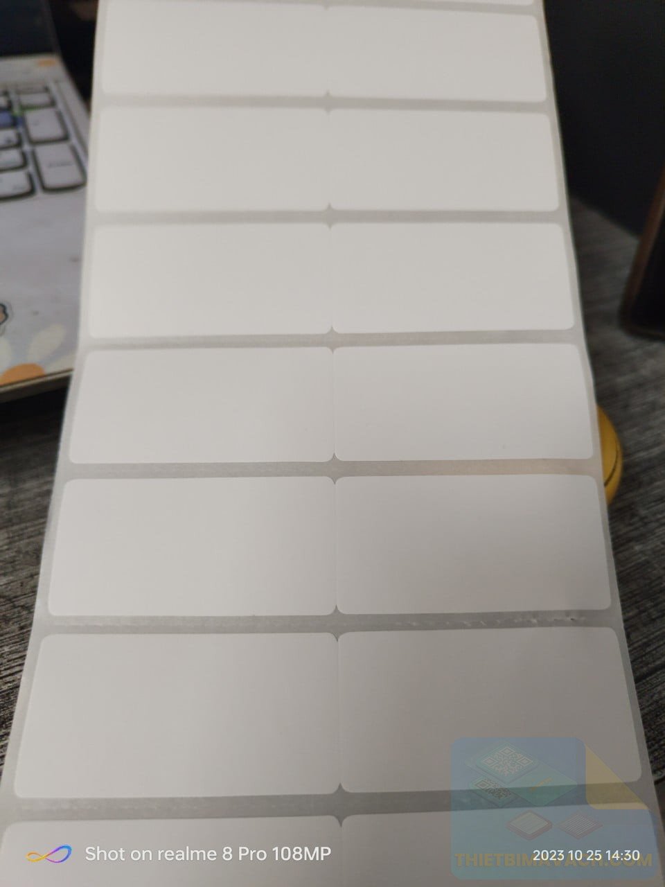 Decal Mã Vạch: Lựa Chọn Phù Hợp Cho Doanh Nghiệp - ảnh 1